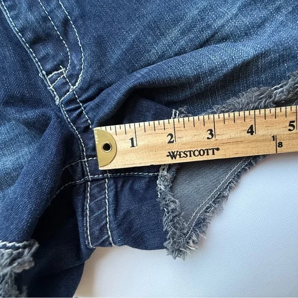 Daytrip Womens Denim Shorts Size 27 Dark Wash Embroidered Distressed Western - Picture 9 of 12